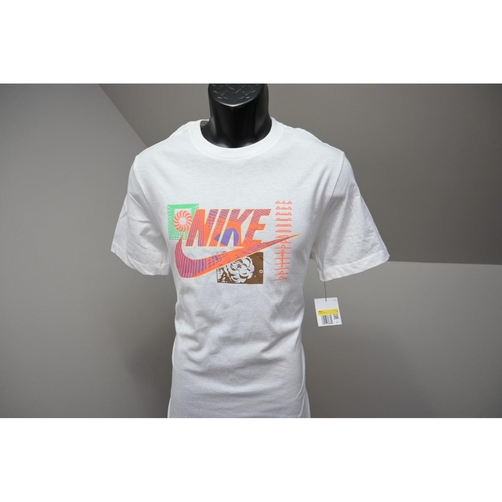 Nike Tee Gym Shirt White Short Sleeve Graphic Short Sleeve Mens Size Small NWT